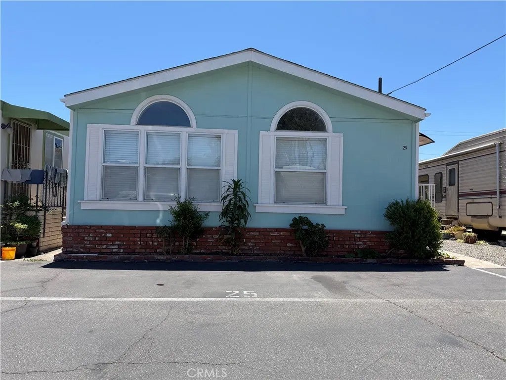 15141 Beach 25 — photo