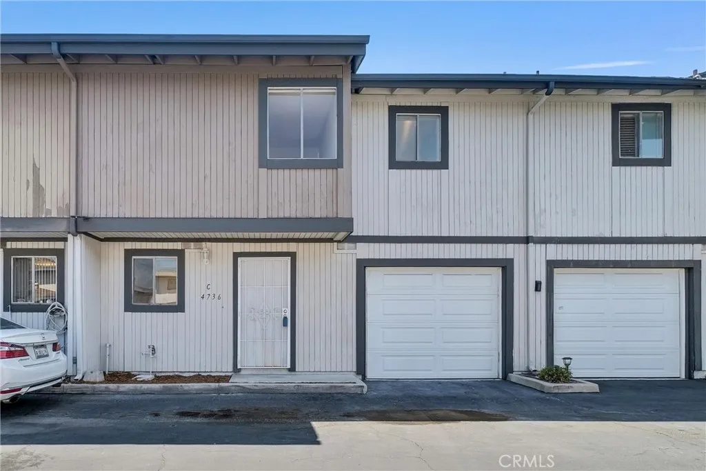 4736 N Vincent Avenue Unit C — photo