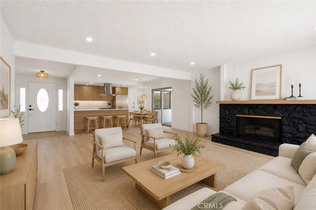 27611 Foster — photo