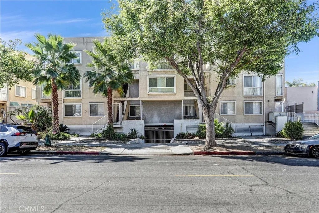 116 W Maple 33 — photo