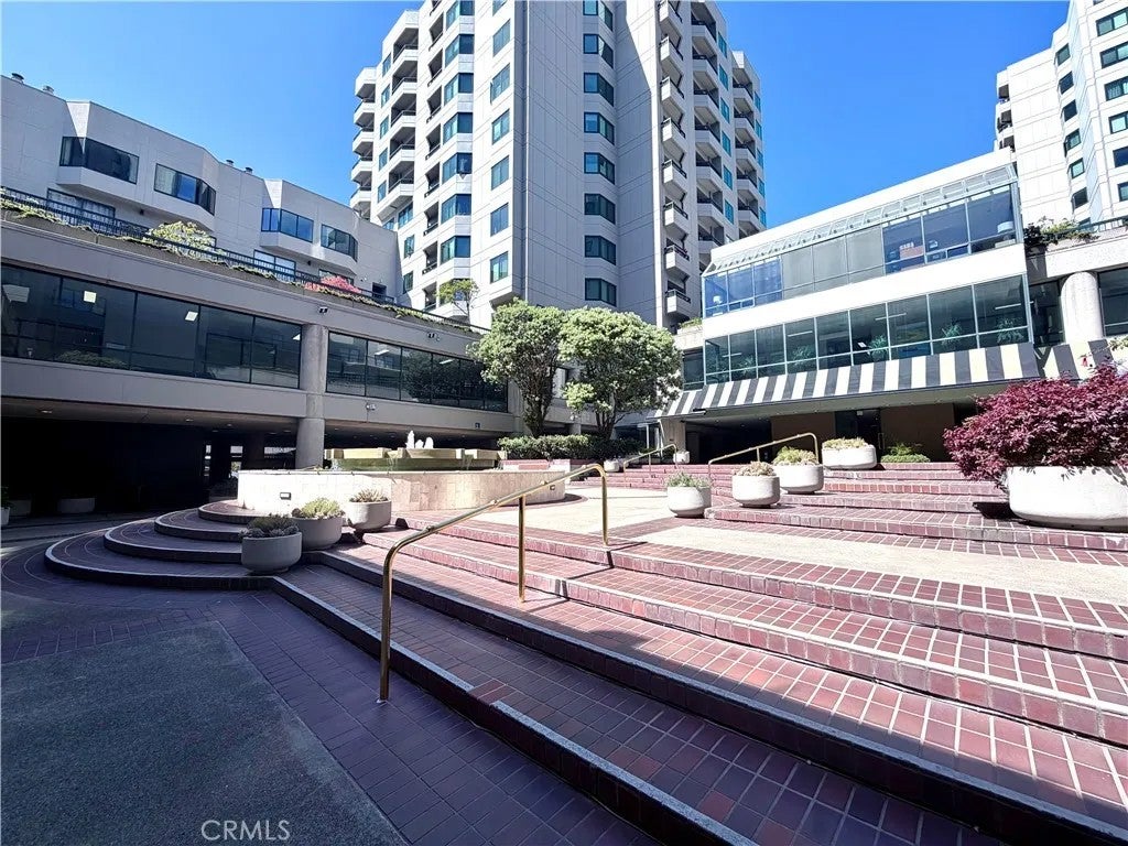 601 Van Ness 711 — photo