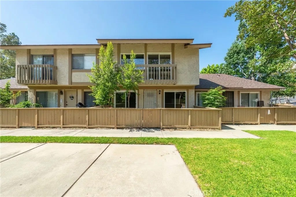 1318 S Diamond Bar #C — photo