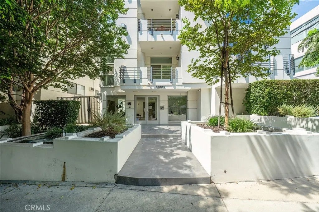 10911 Wellworth 1a — photo