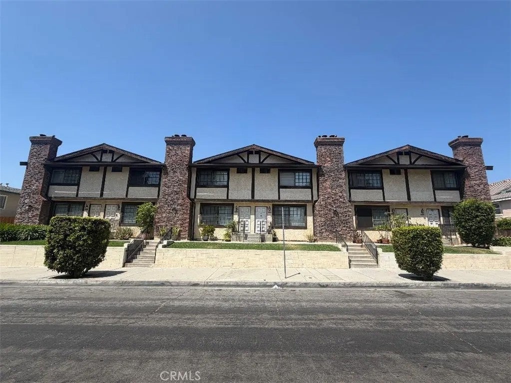 5215 Rosemead Boulevard E — photo