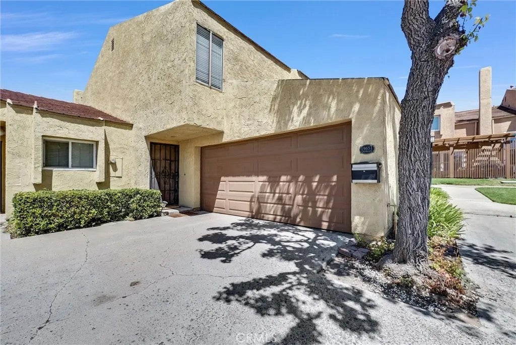 19651 Castellana — photo