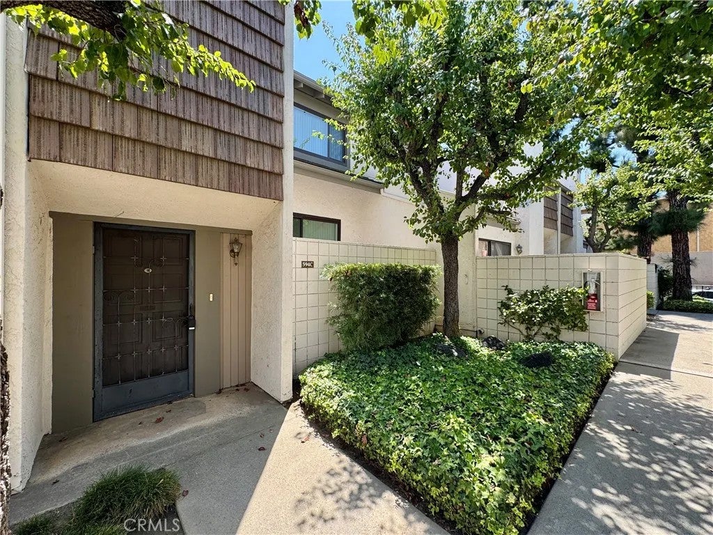 594 W Huntington C — photo