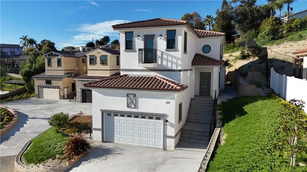 685 Castlehill Drive — photo