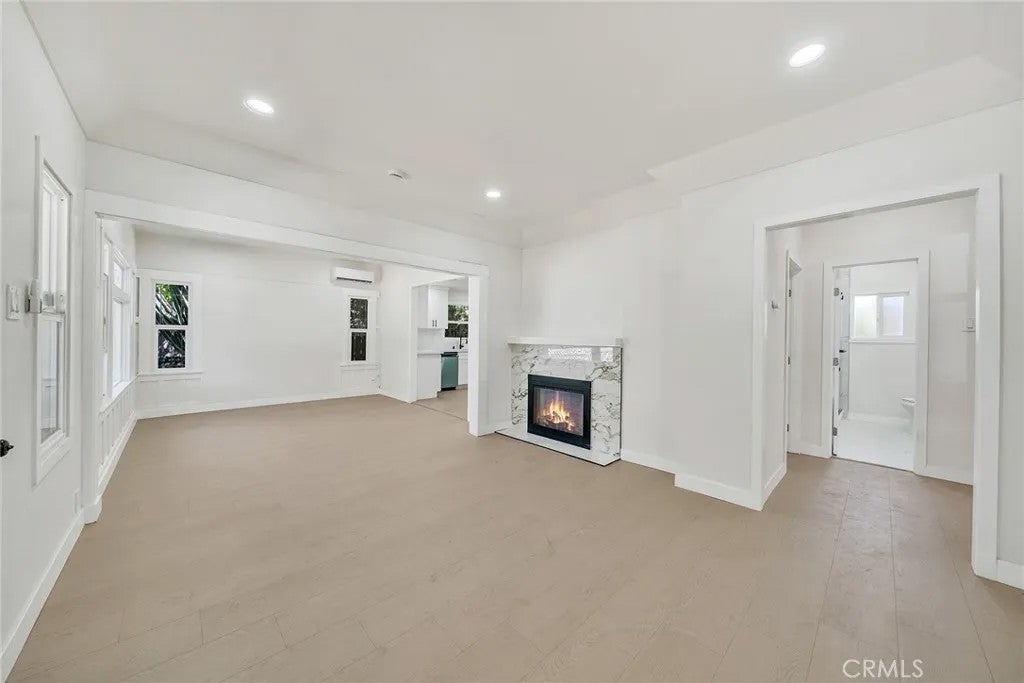 1020 W 70th Street — photo