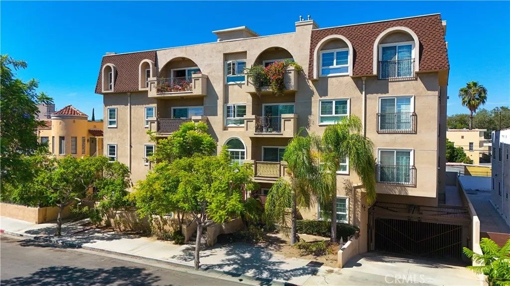 8555 Cashio St Apt 101, Los Angeles, CA 90035 — photo