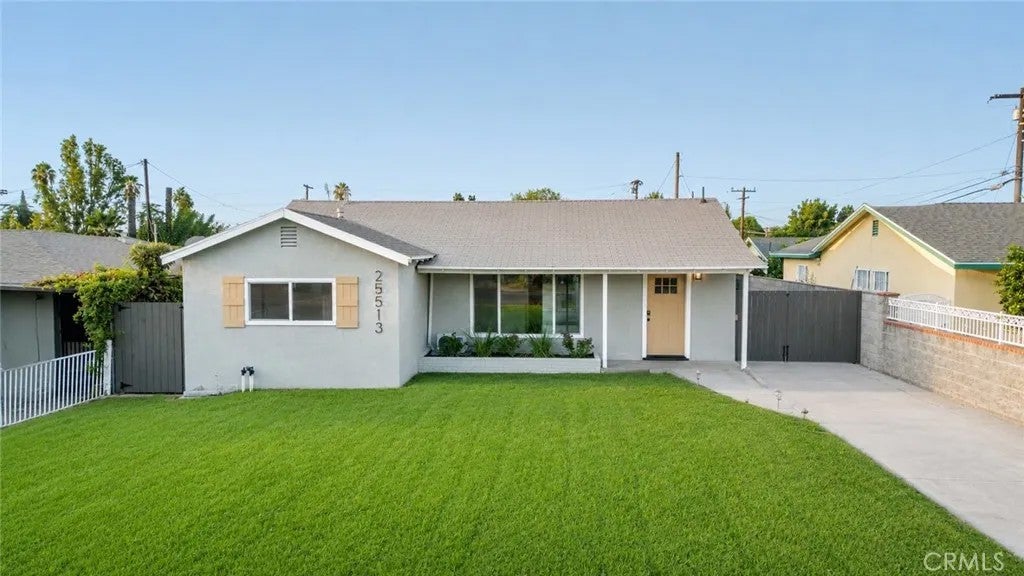 25513 Byron — photo