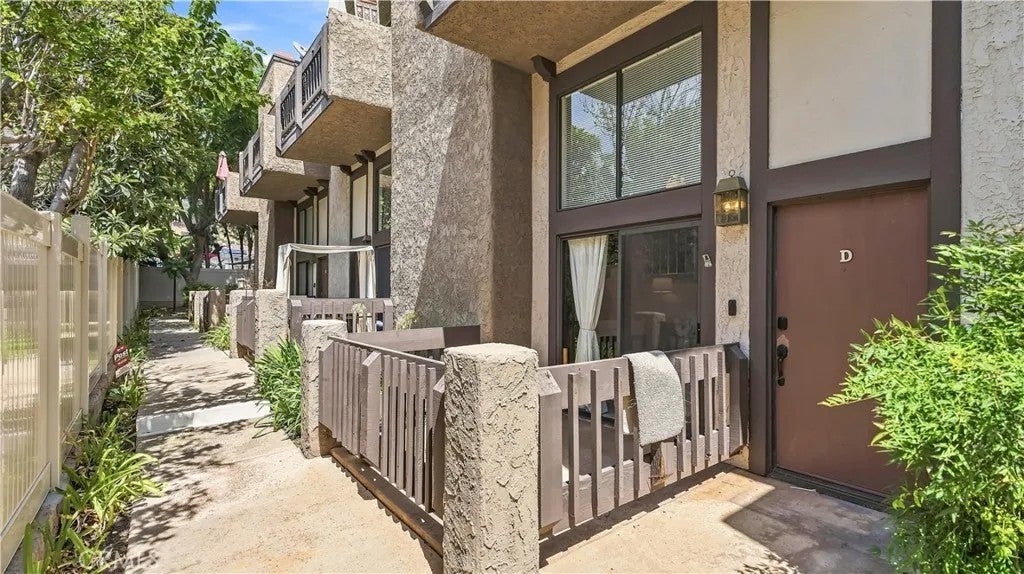 1919 Huntington Drive D — photo