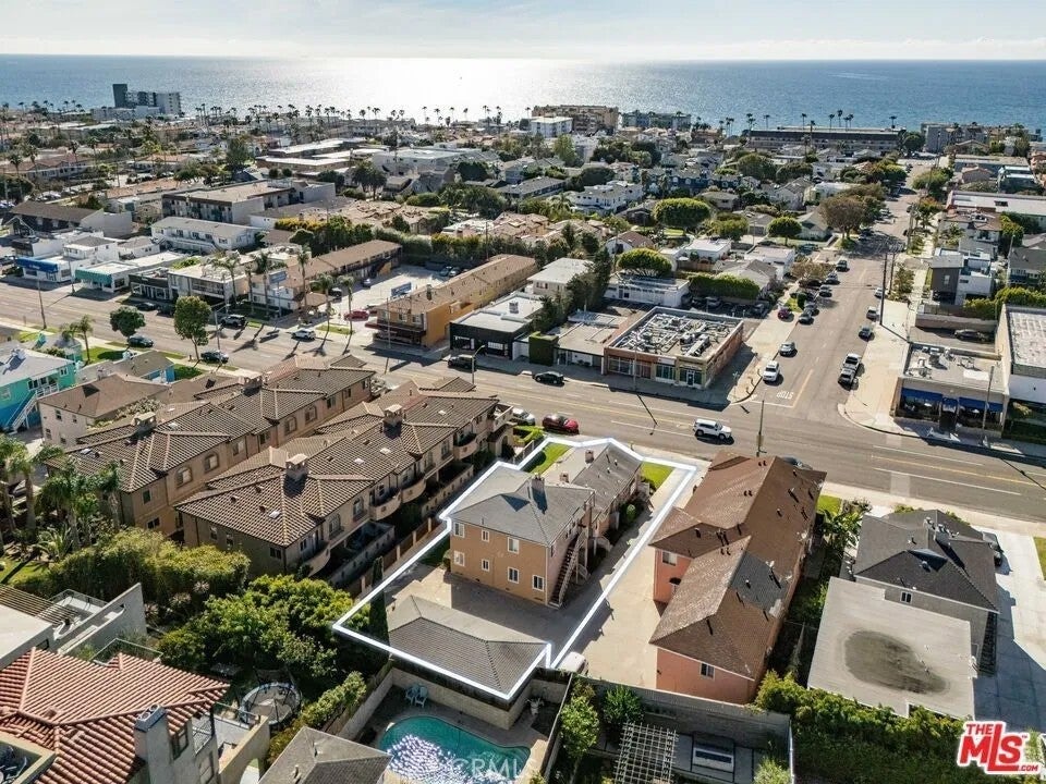 702 S Pacific Coast Highway B — photo