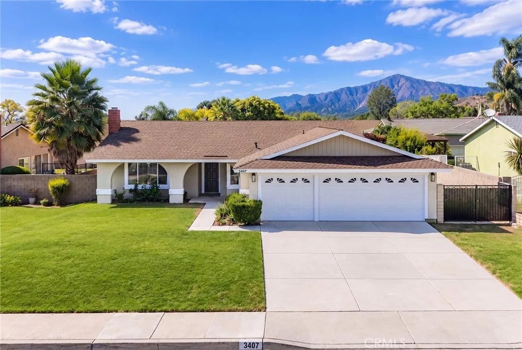 3407 Lucero — photo