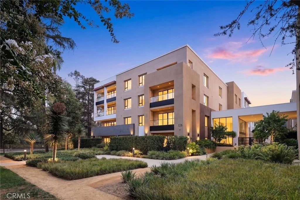 328 W Green St. 201 — photo