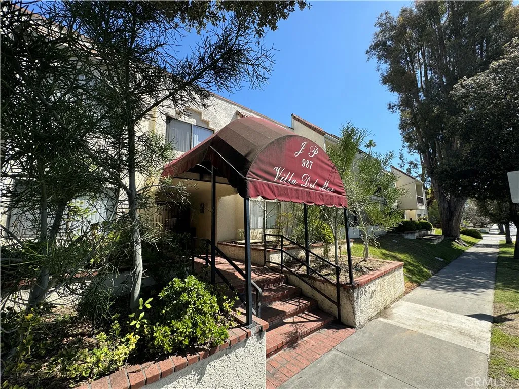 987 E Del Mar Boulevard Unit 12 — photo