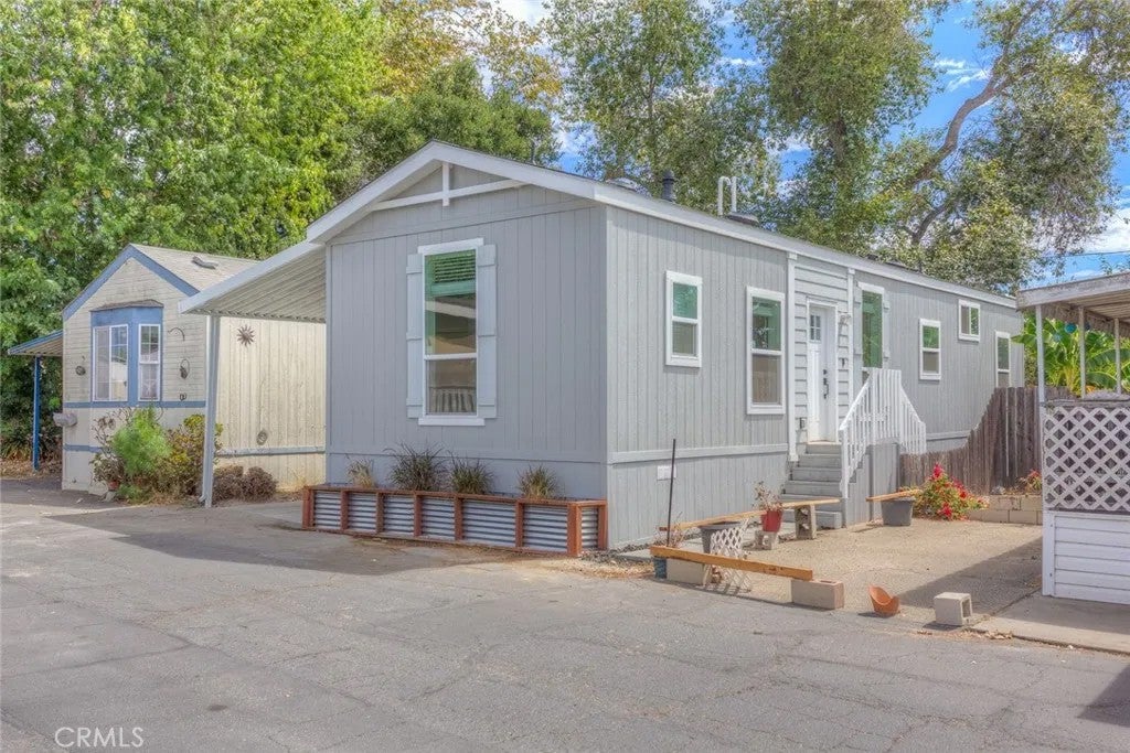 520 Pine 11 — photo