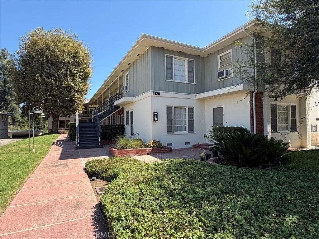 1120 N Monterey 8 — photo