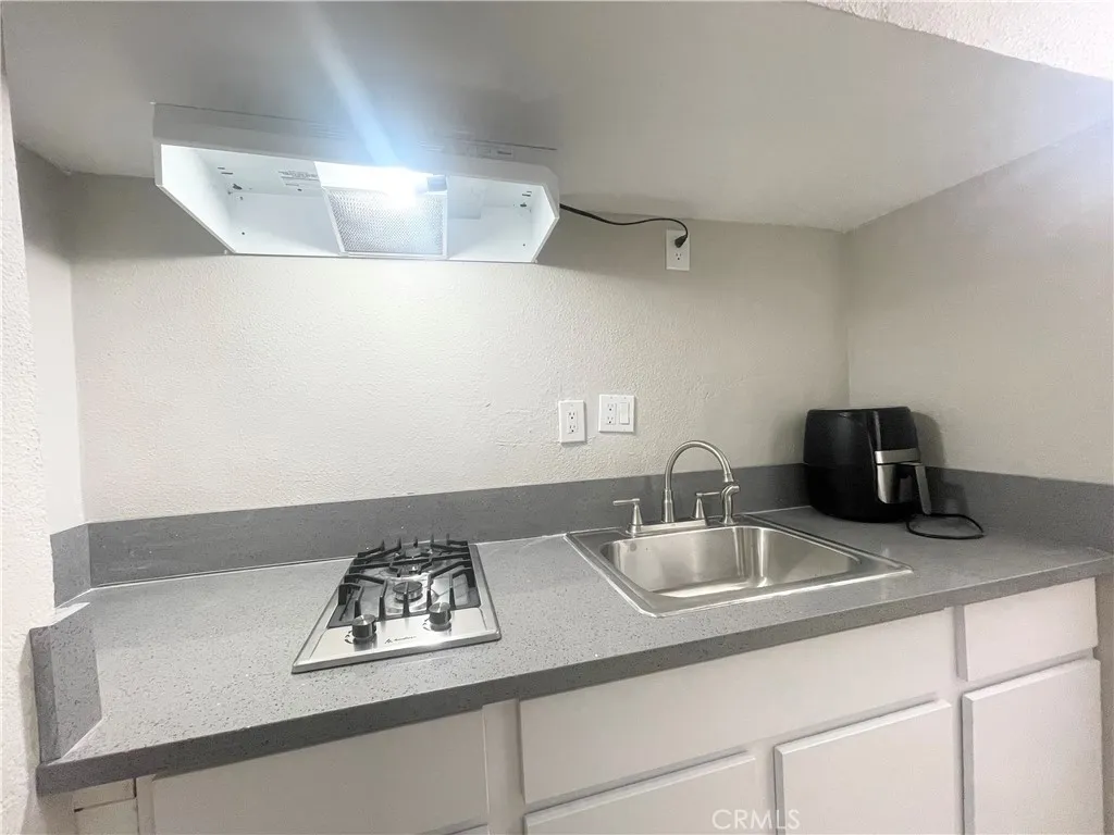 976 E Edgecomb #B, Covina, CA 91724 — photo 2