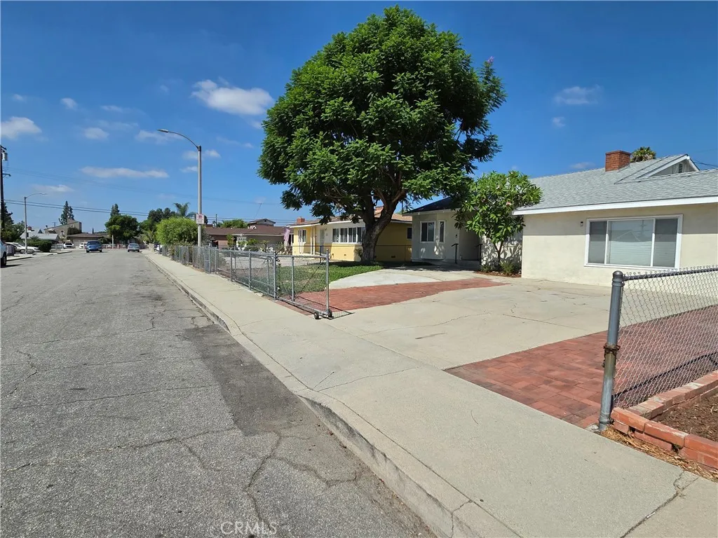 1695 James Pl — photo
