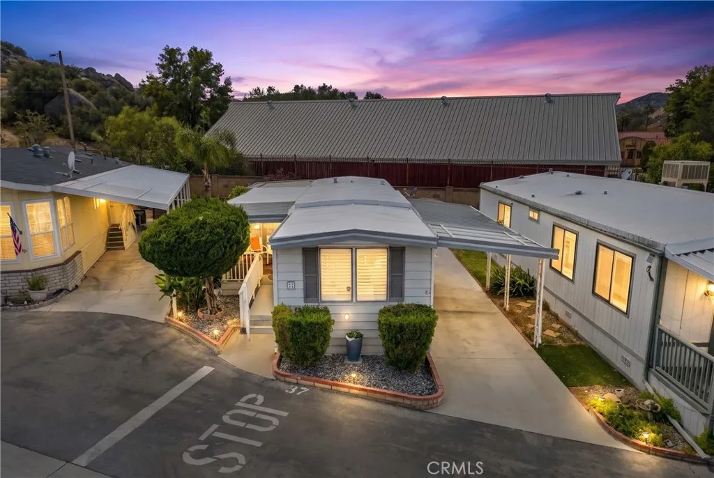 11401 Topanga Canyon Blvd Unit 37 — photo