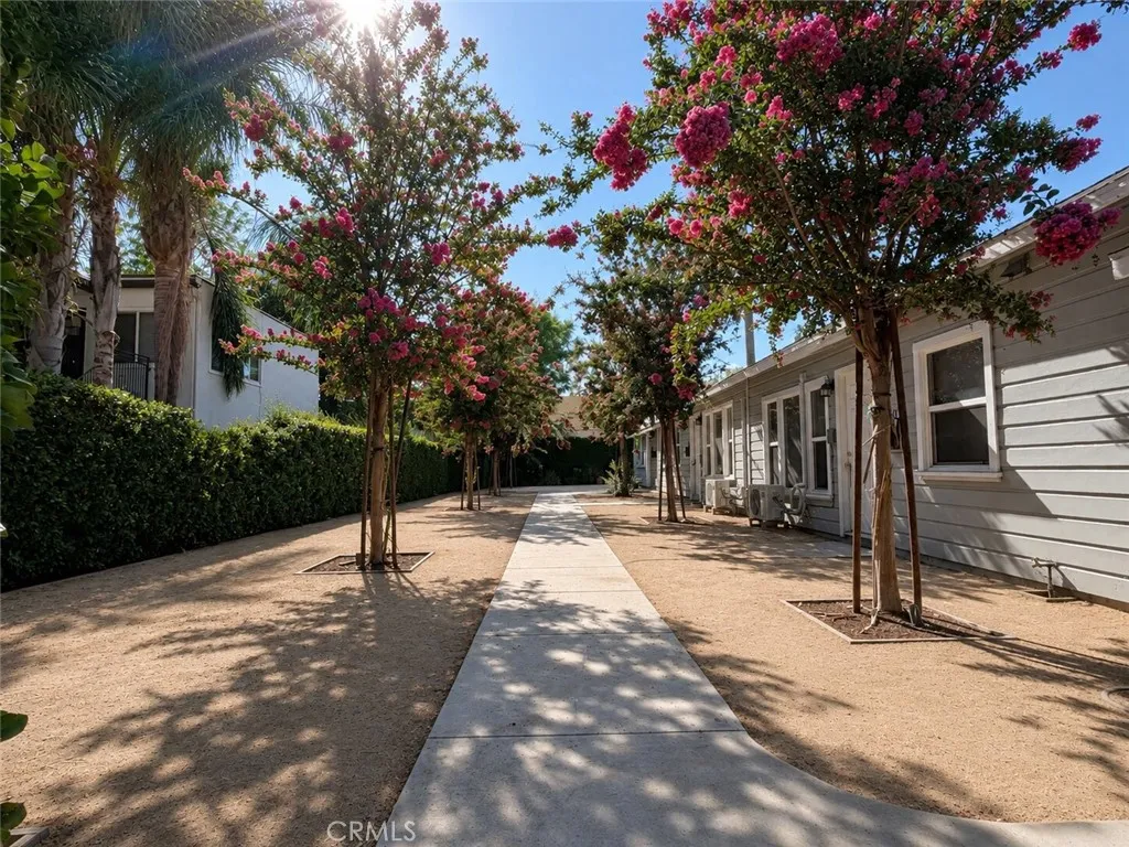 889 N Oakland Unit 891 — photo