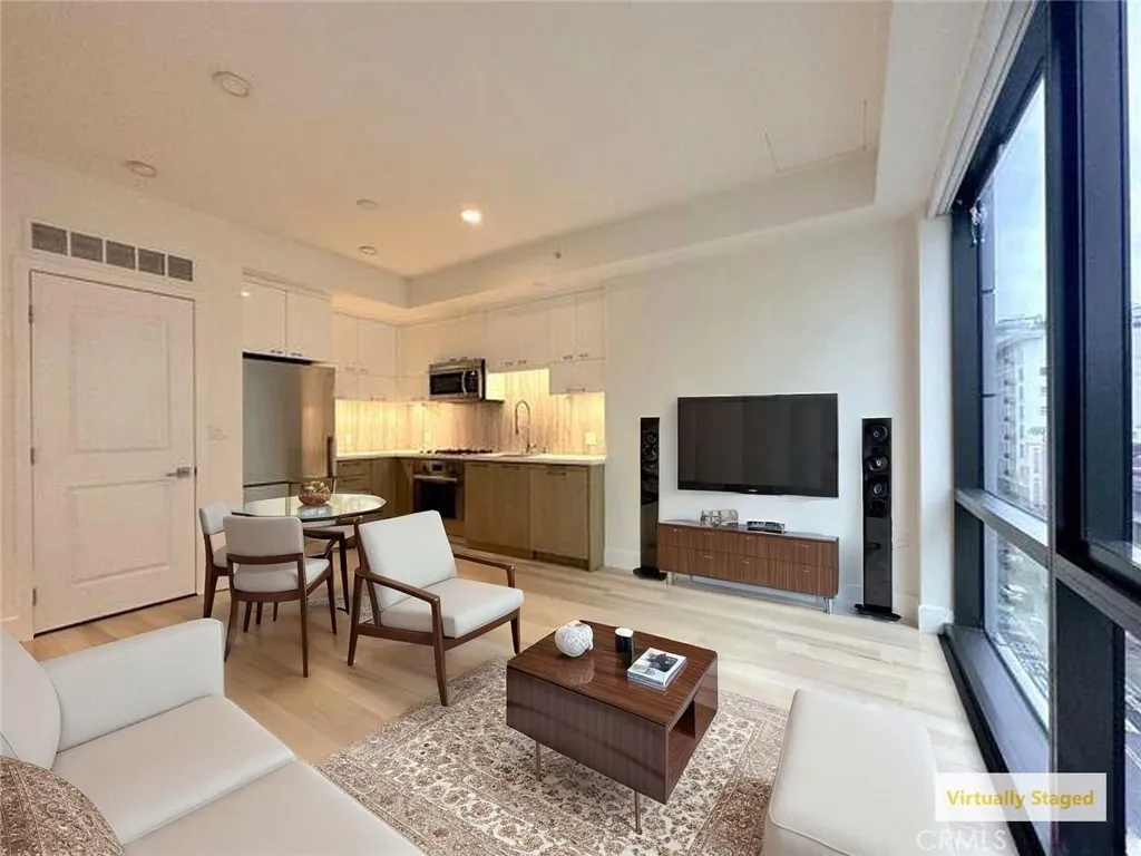 400 S Broadway Unit 606 — photo