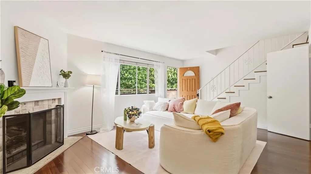 432 S Oak Knoll Avenue Unit 4 — photo