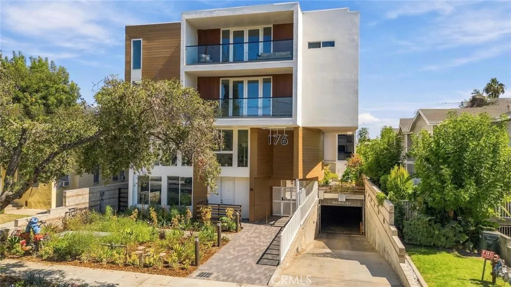 176 N Catalina Ave Unit 404 — photo