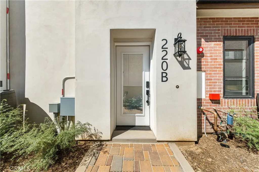 220 W Mission Unit B — photo