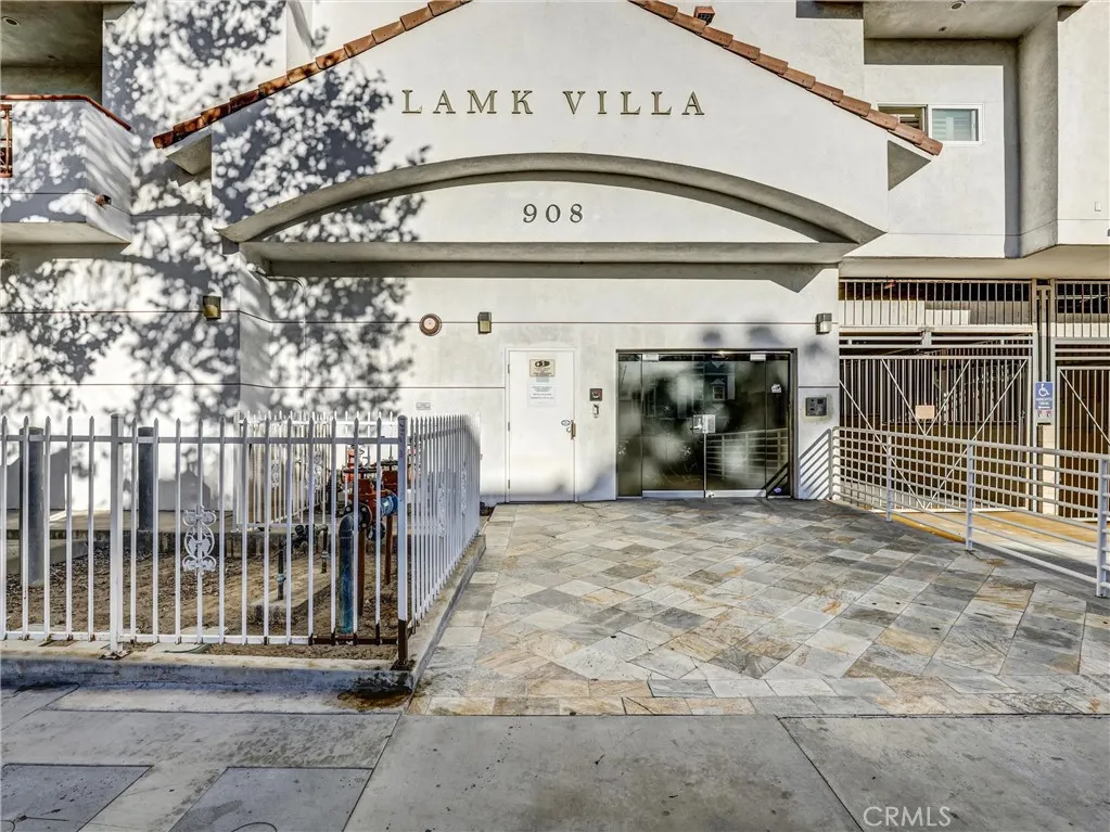908 S Ardmore Avenue Unit 201 — photo