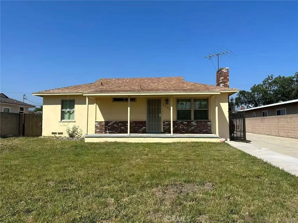 2323 W Cedarwood — photo