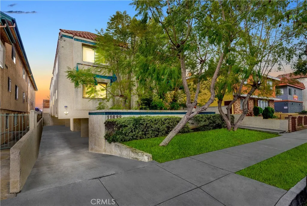 11638 York Avenue Unit 4 — photo