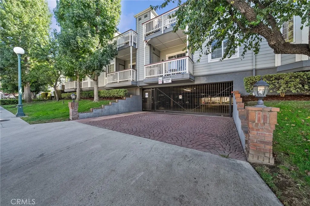 132 W Lemon Avenue Unit a — photo