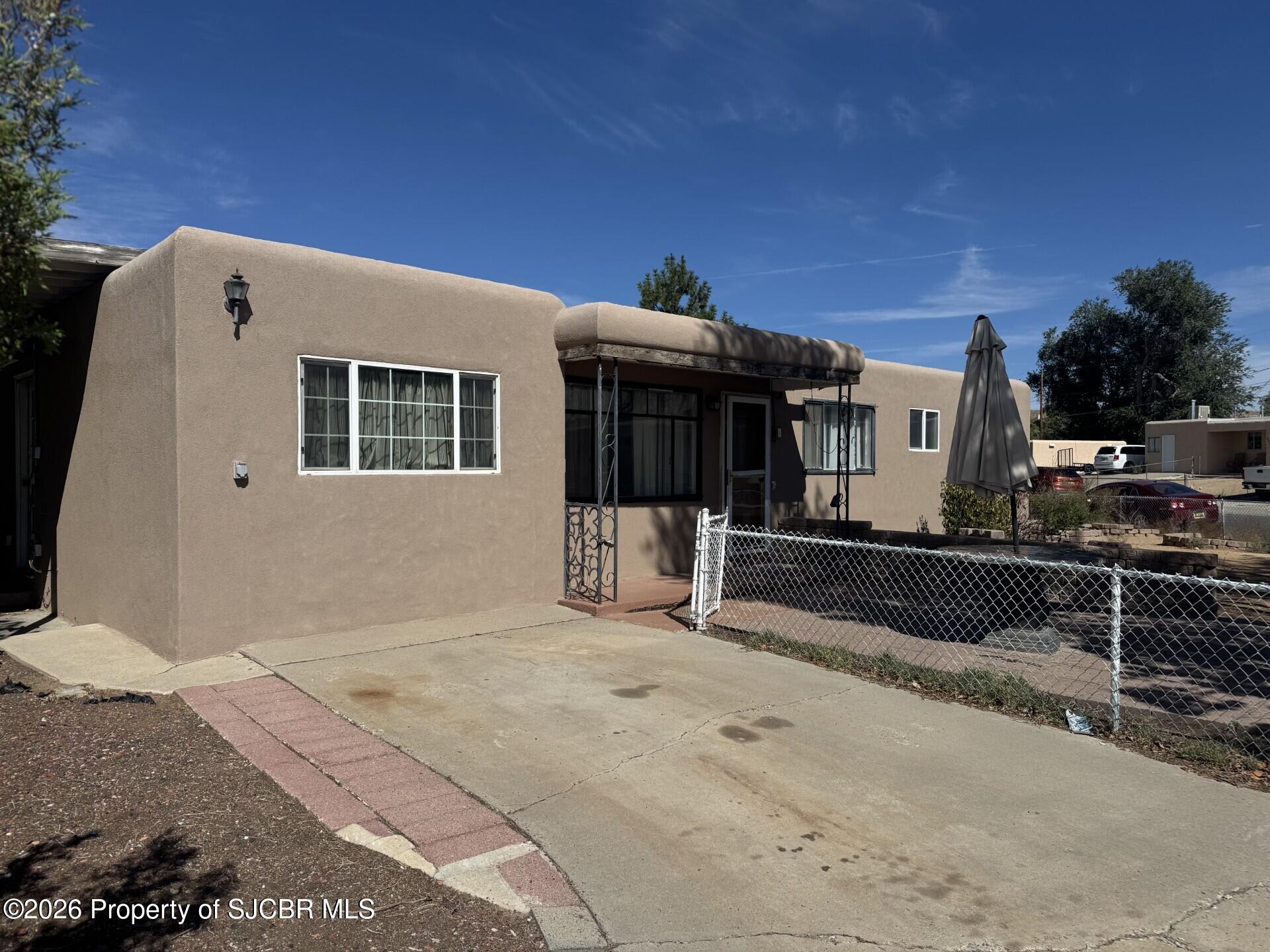3301 E Edgecliff Drive — photo