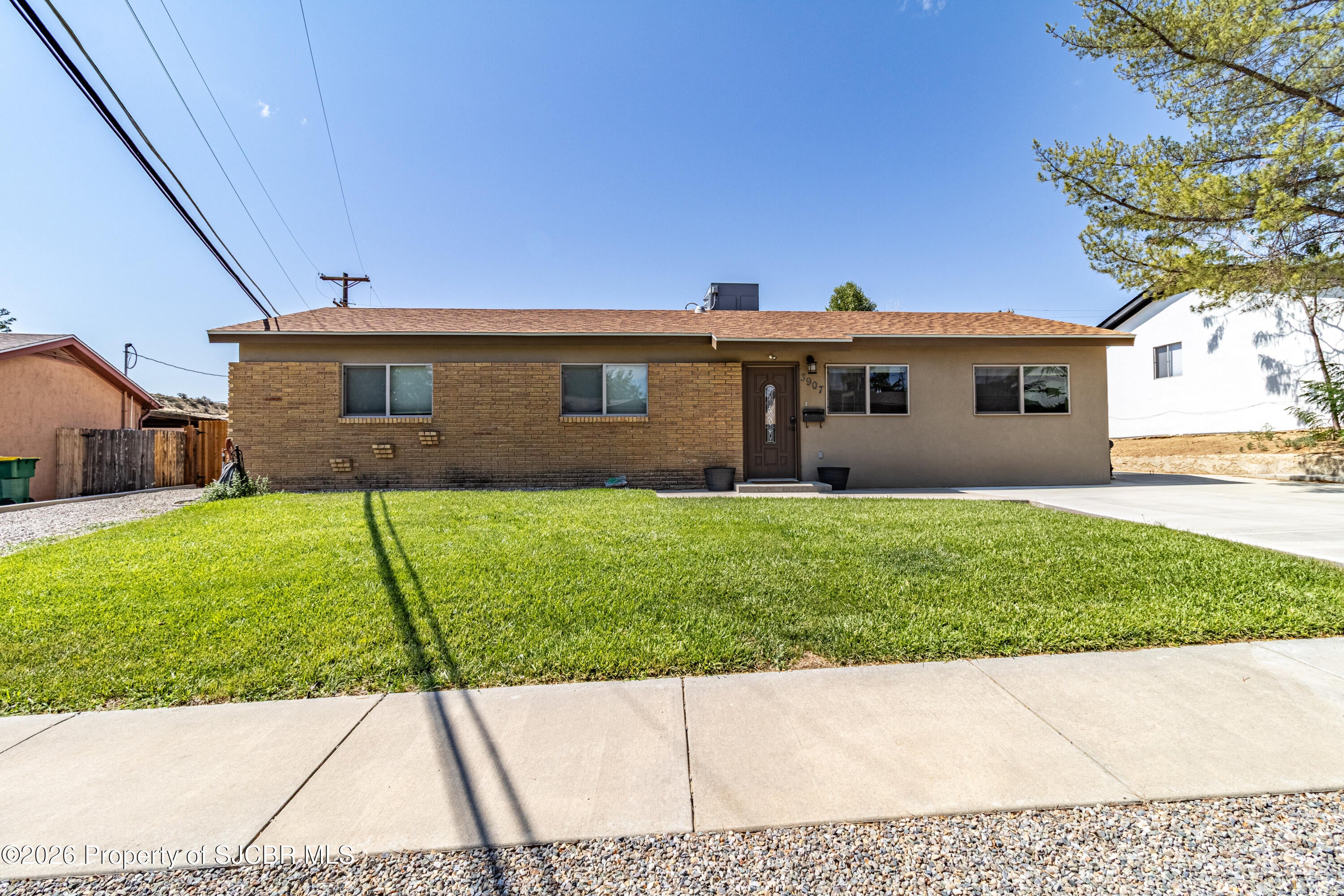 3907 Holiday Drive — photo