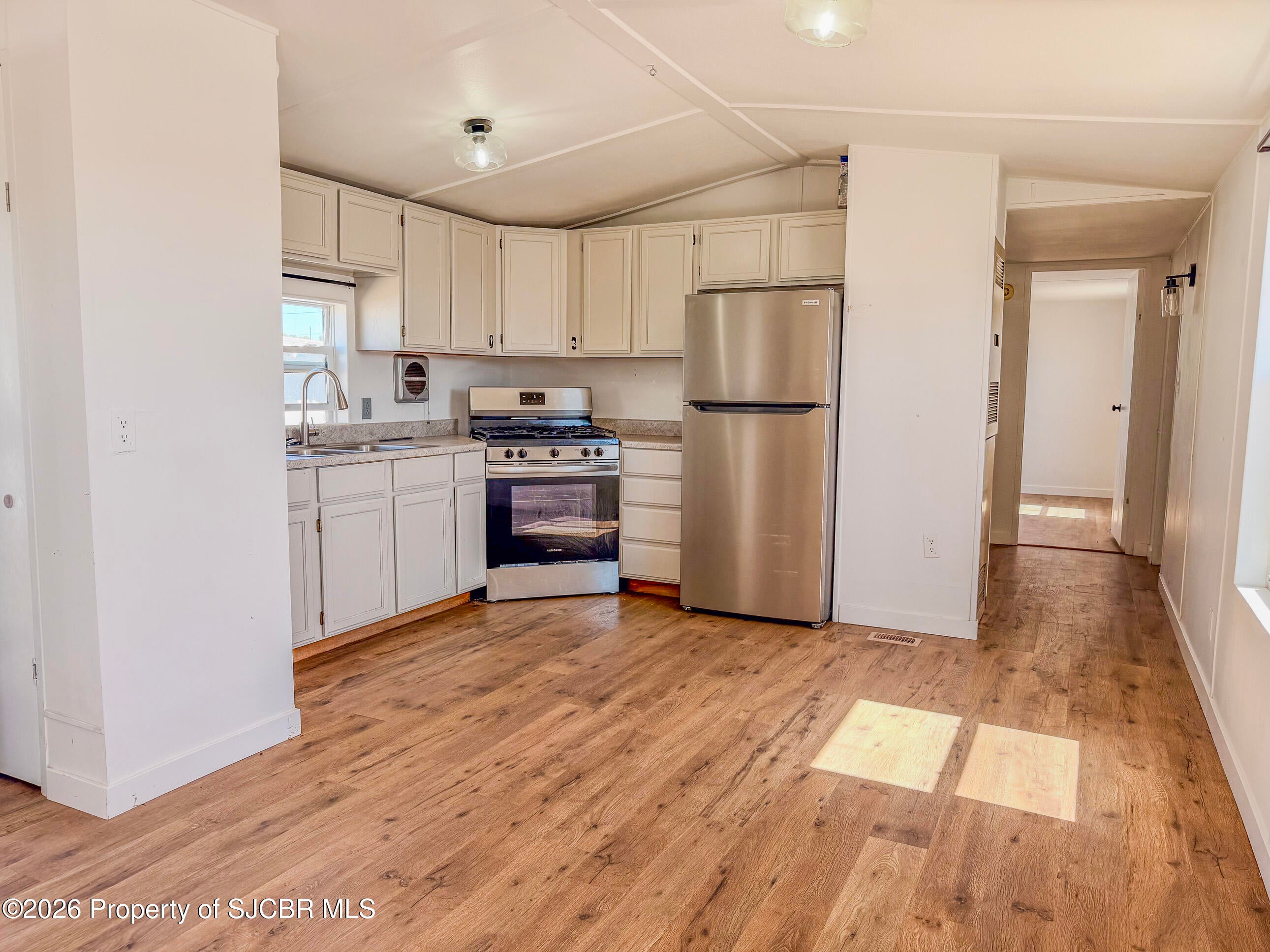 1212 S Monterey Avenue 17 — photo