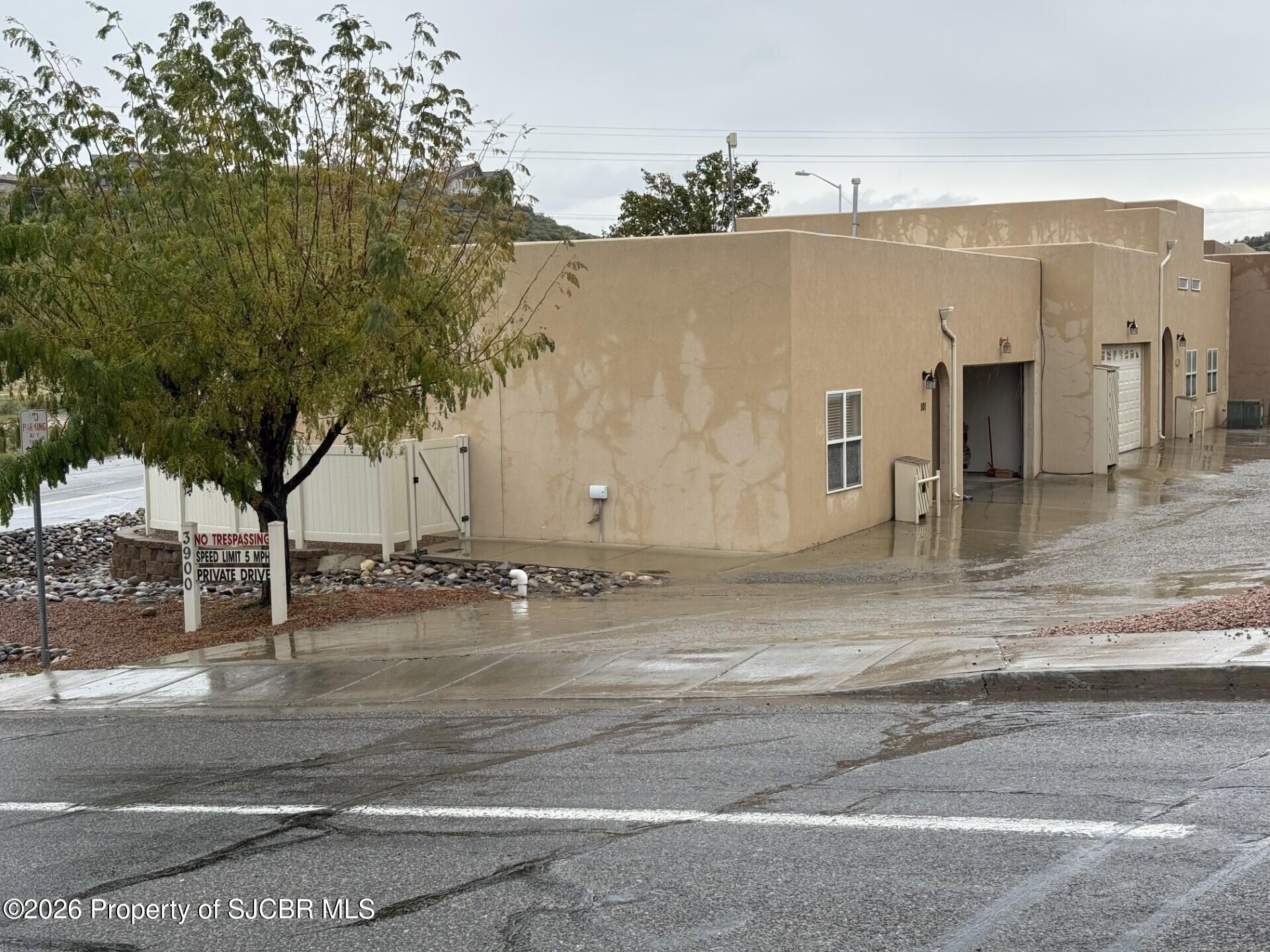3900 N Butler Avenue Unit 101 — photo