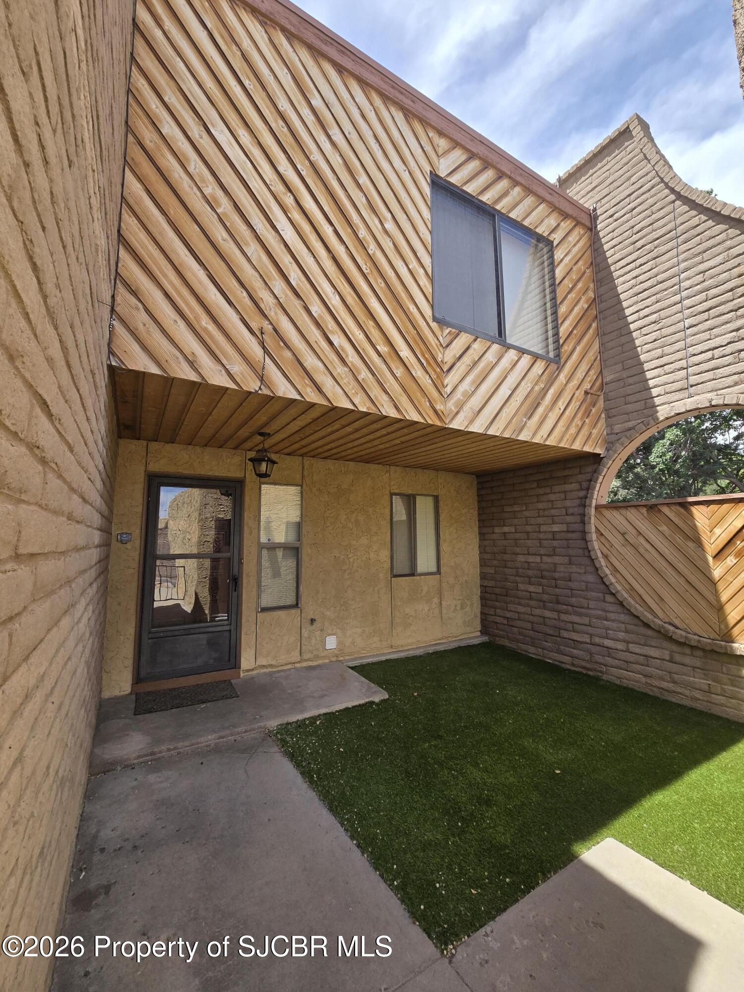 1016 E Navajo Street — photo