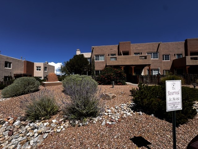 2210 Miguel Chavez 518 — photo