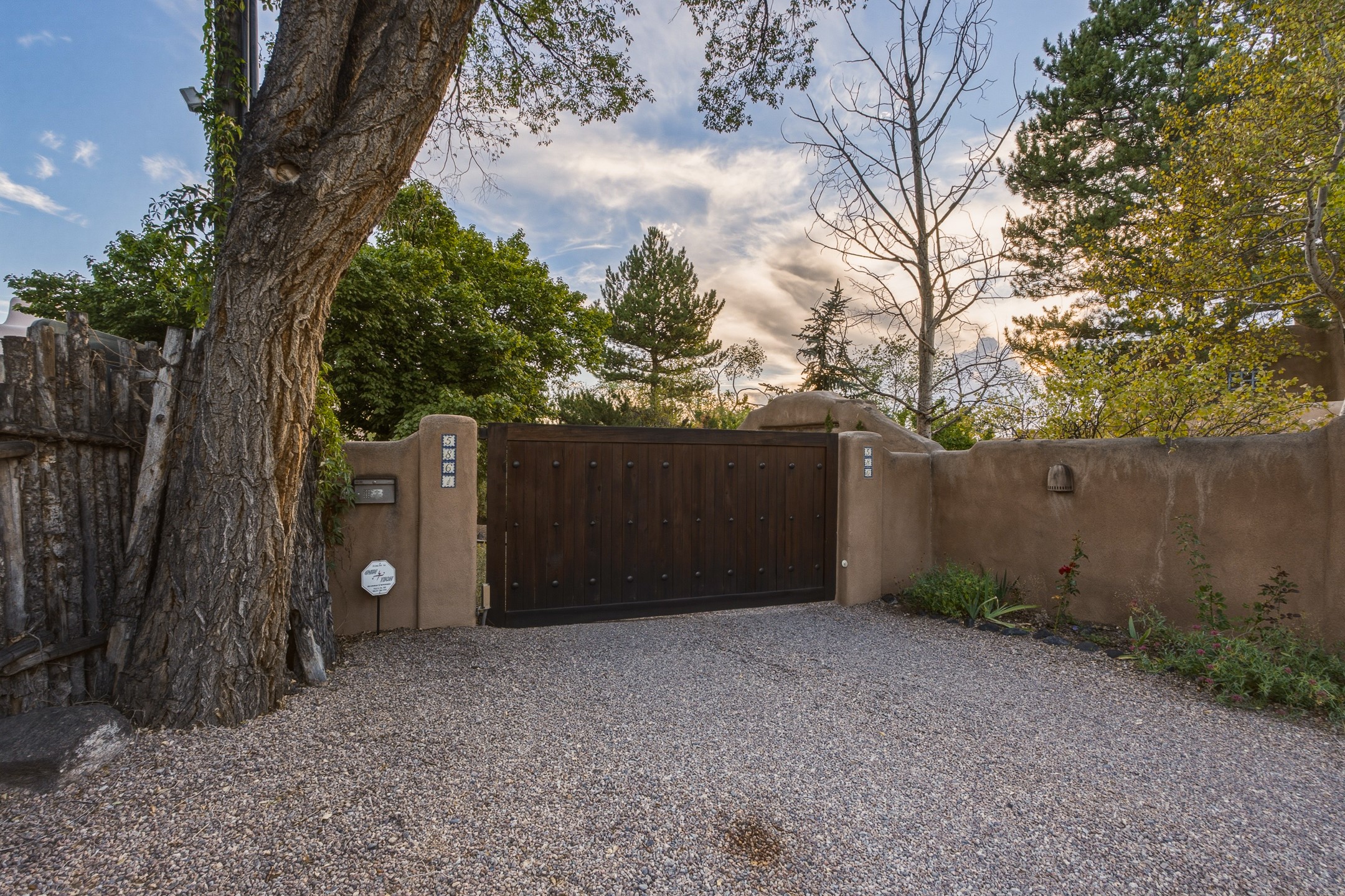 586 1/2 Camino Del Monte Sol — photo