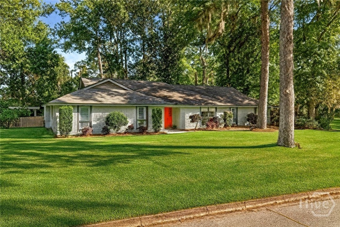 102 Phyllis Drive — photo