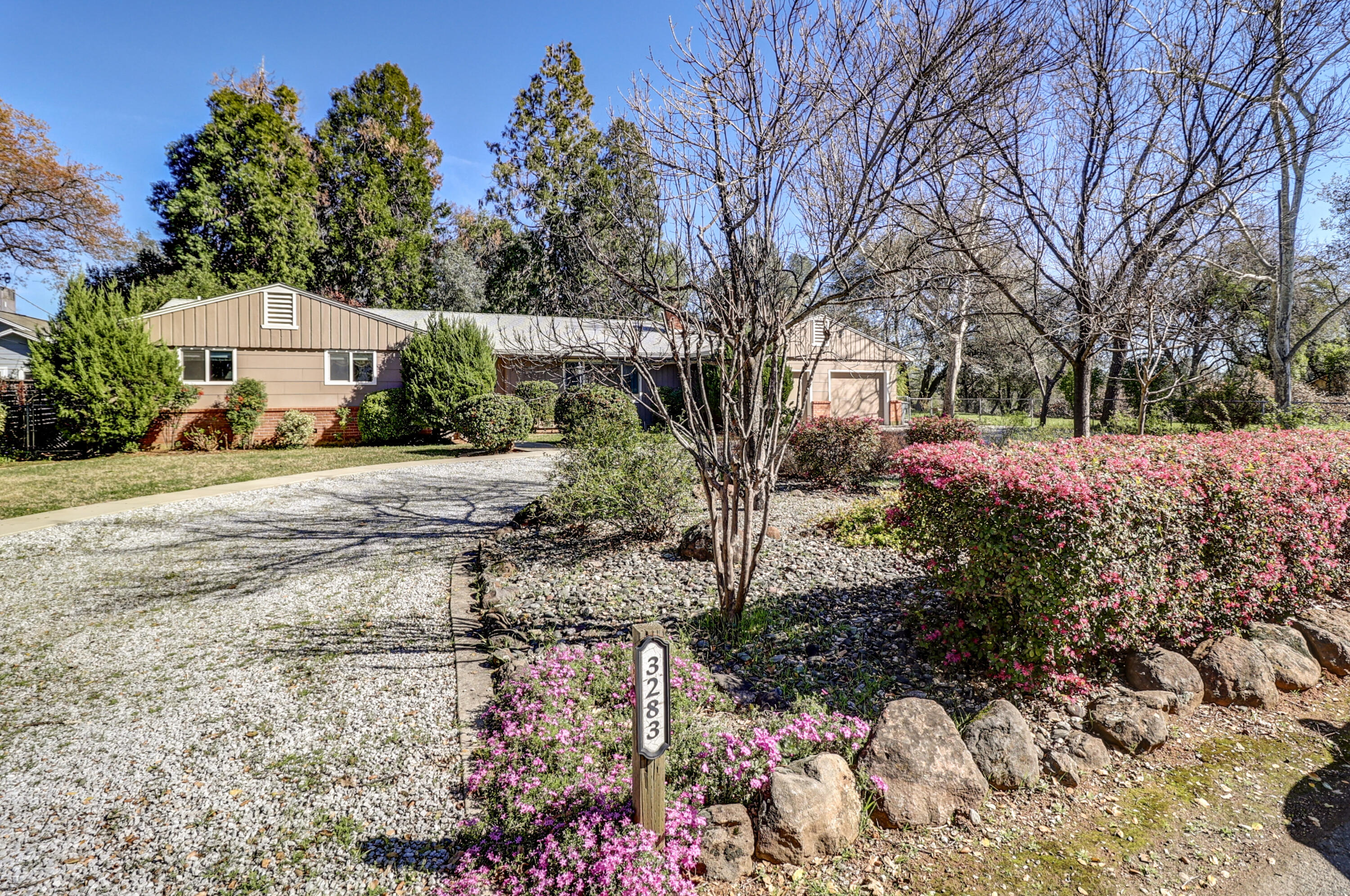 3283 Middleton Lane — photo