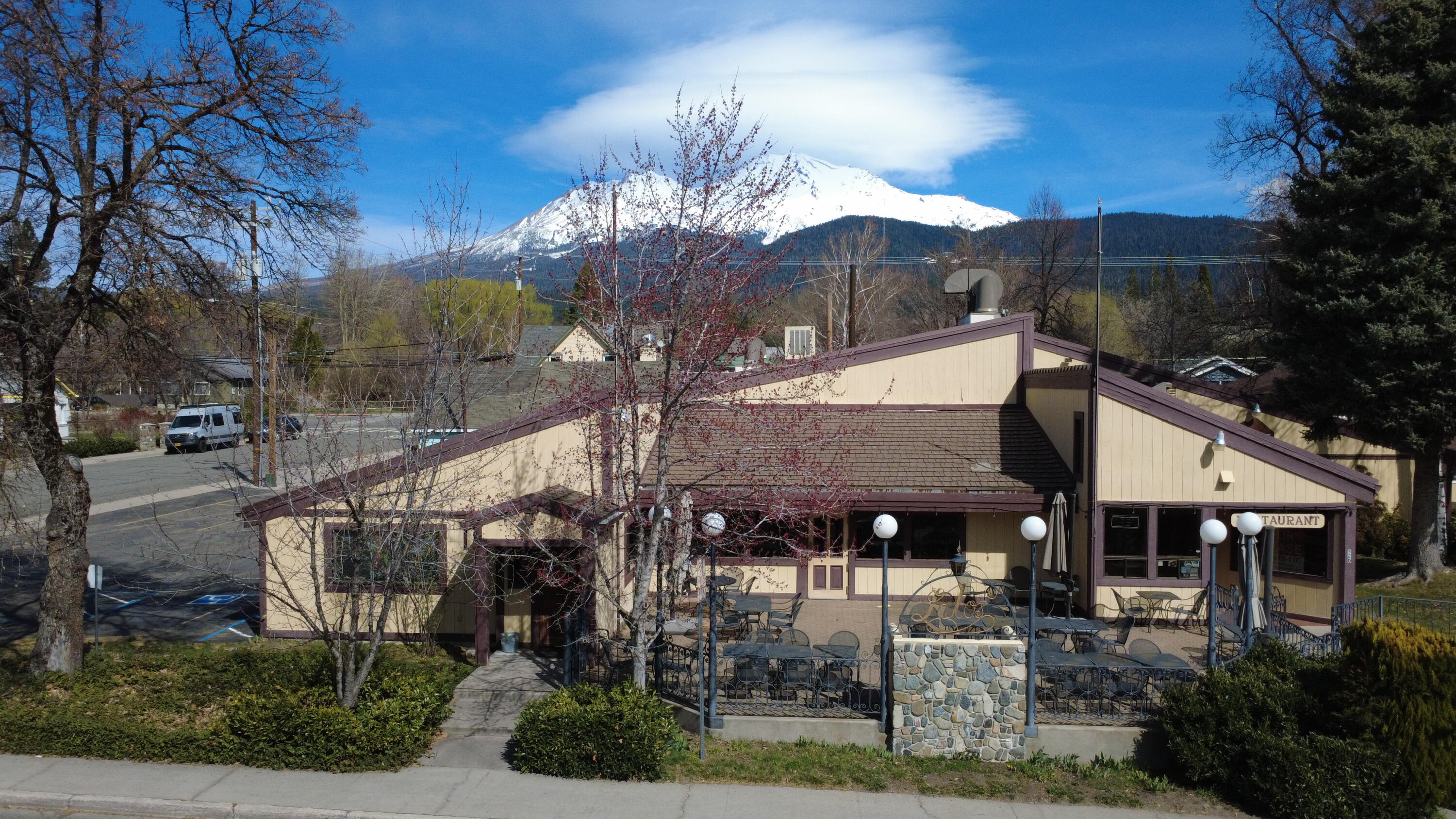 520 N Mt Shasta Boulevard — photo