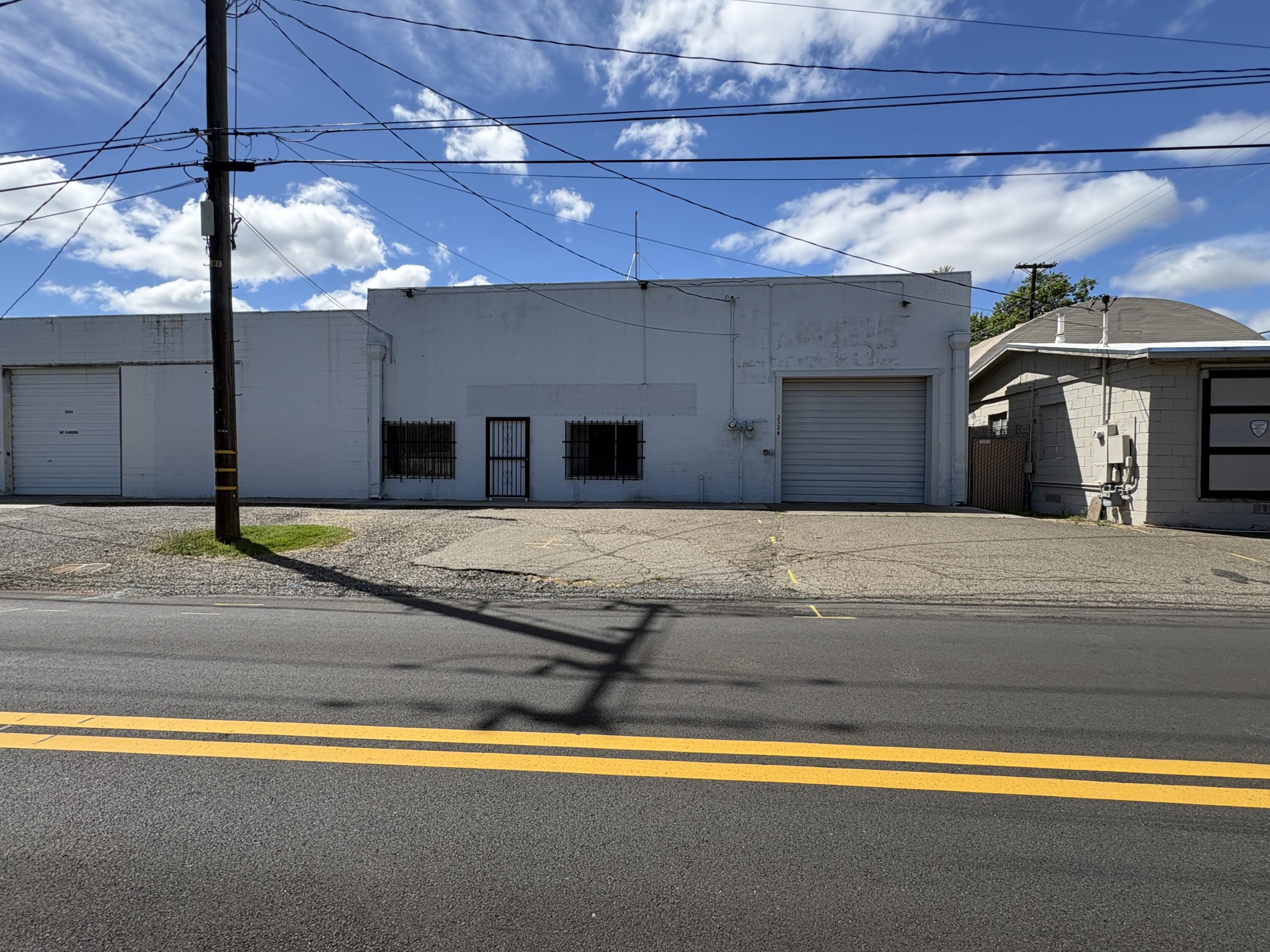 2324 Railroad Avenue — photo