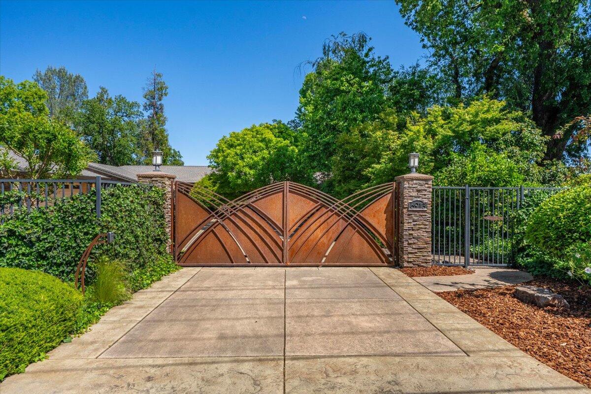 6913 Riverside Drive, Redding, CA 96001 — photo 2
