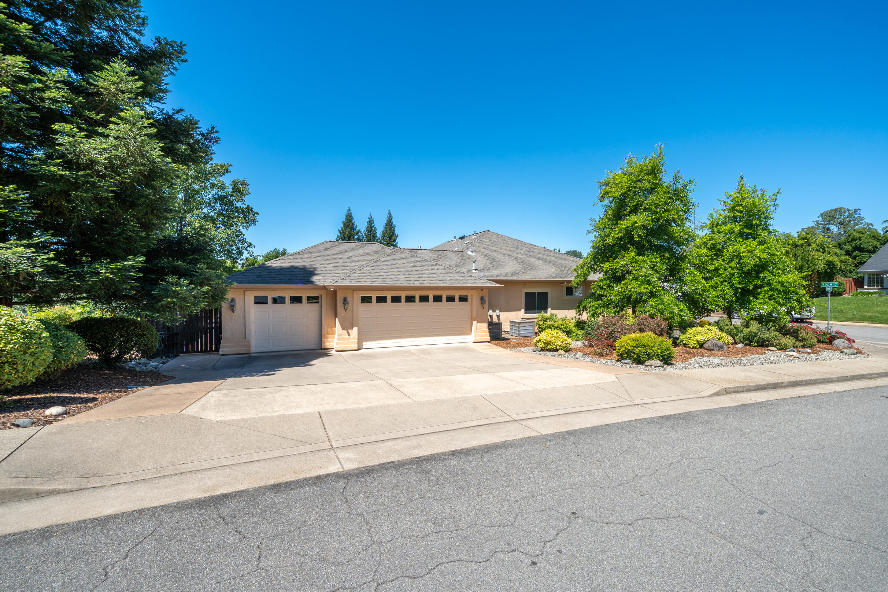 2318 Hope Lane — photo