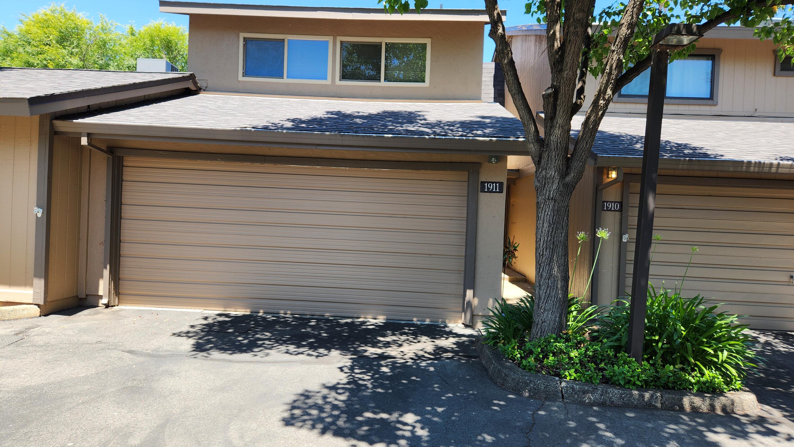 1911 Bechelli Lane — photo