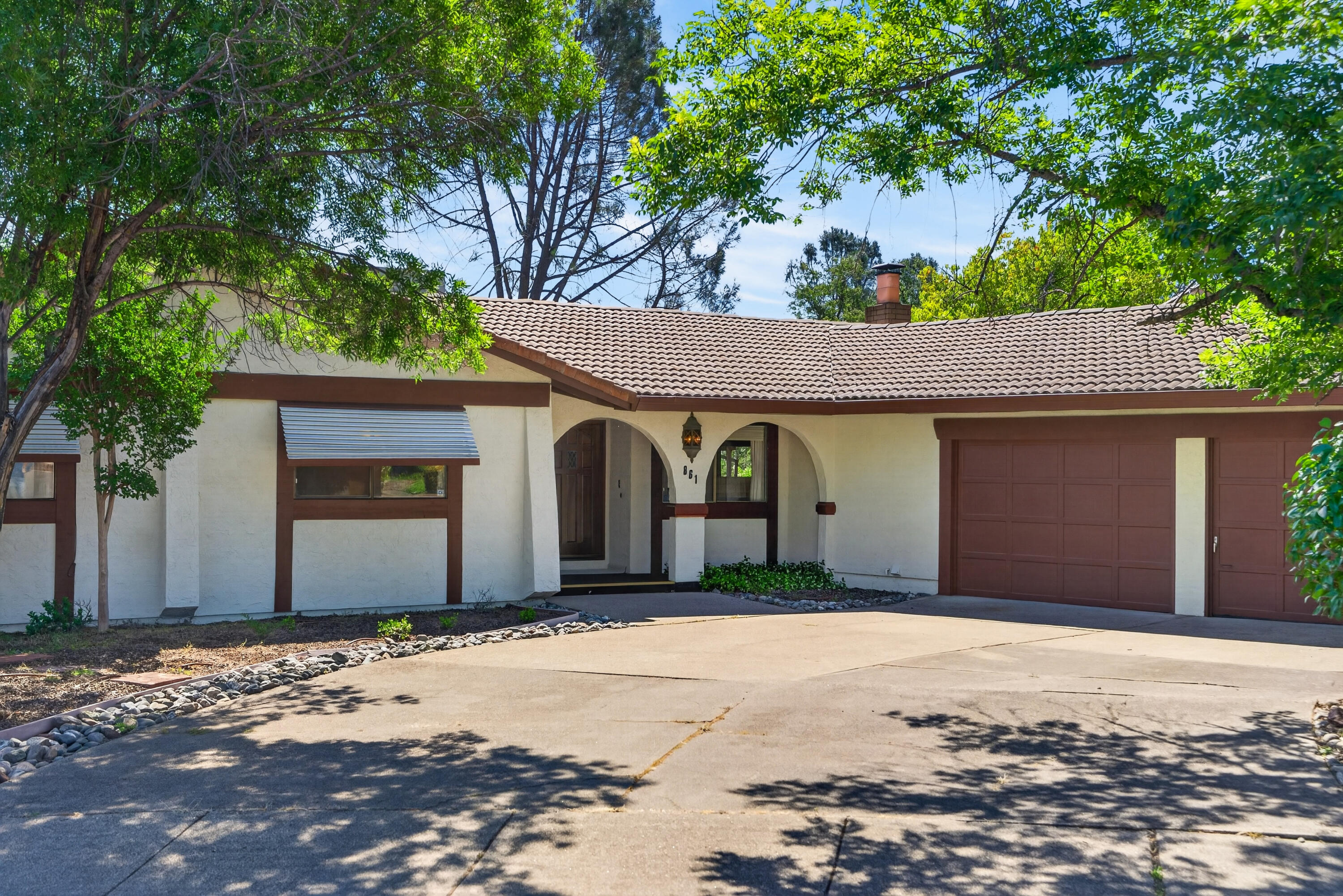 861 Dawson Court — photo