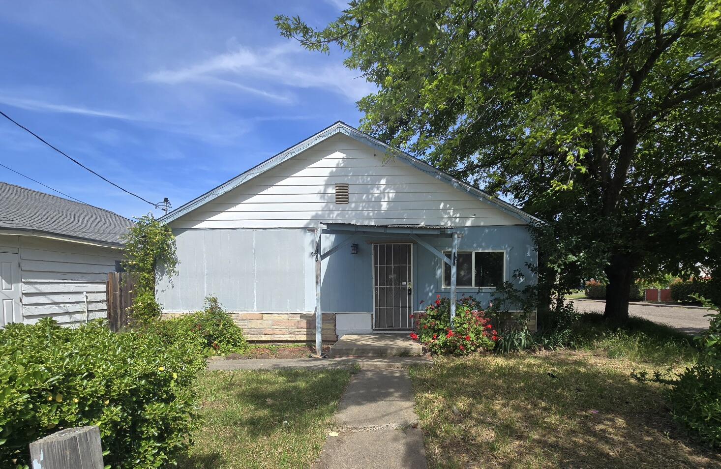 1355 Burgess Street — photo