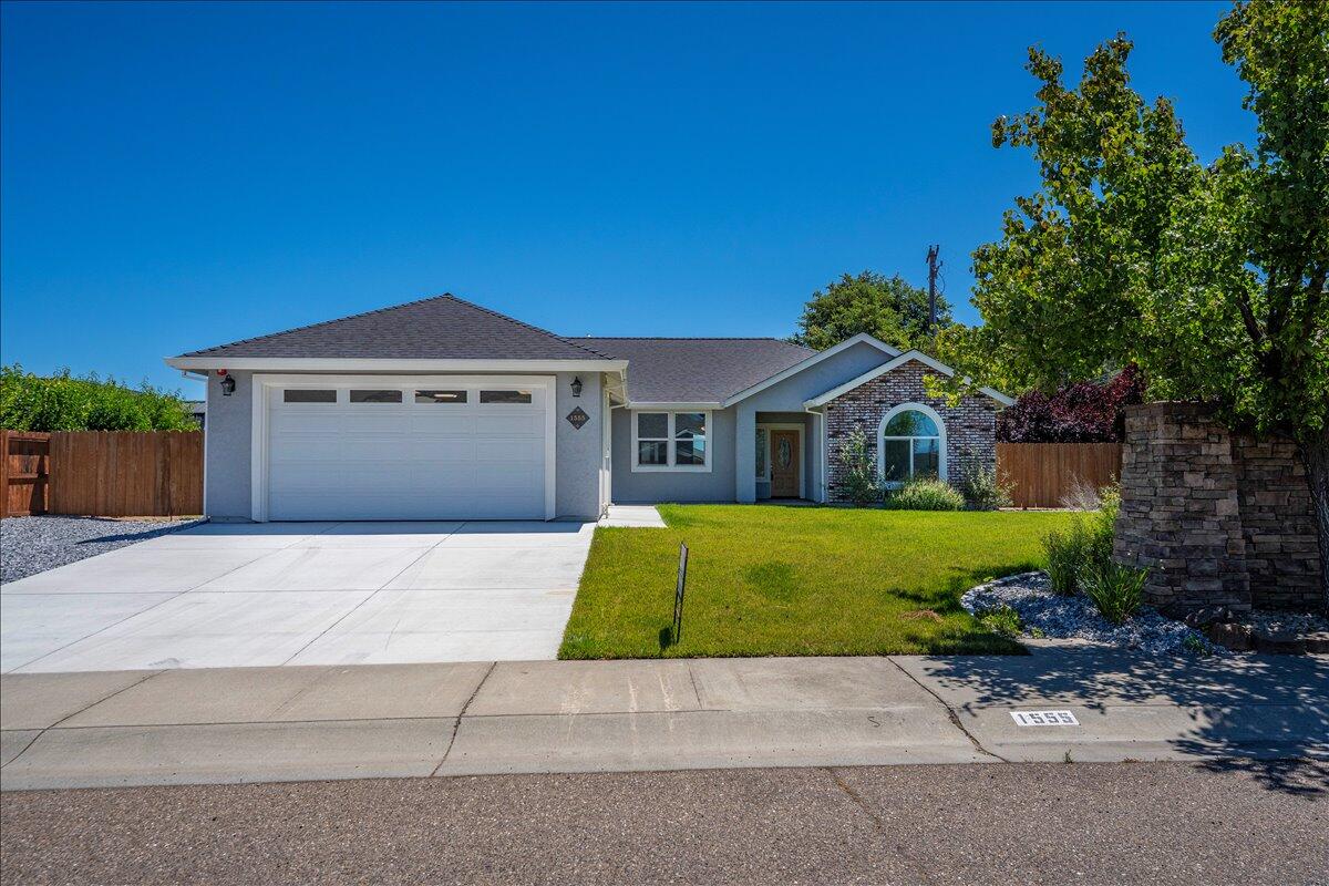 1555 Acacia Street — photo